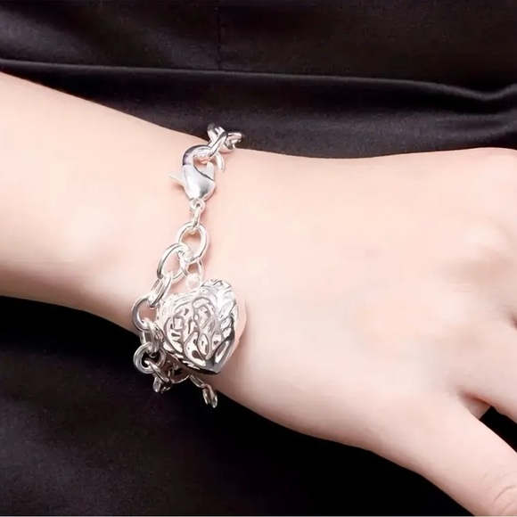 Exquisite Hollow Out Love Pendant Bracelet for Men and Women - NWT - Picture 3 of 5